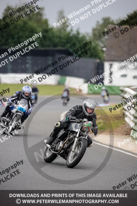 Vintage motorcycle club;eventdigitalimages;mallory park;mallory park trackday photographs;no limits trackdays;peter wileman photography;trackday digital images;trackday photos;vmcc festival 1000 bikes photographs